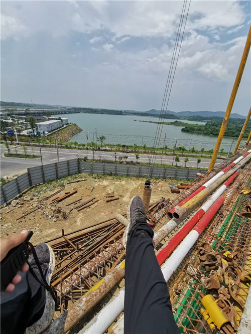 铜官区作业中发生设备损坏或人员意外，责任怎么划分？